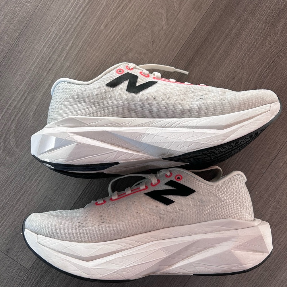 New Balance White Sneakers with Black Logo and Pink Accents - Picture 4 of 8